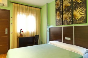 Гостиница Hostal Avenida Barajas  Мадрид